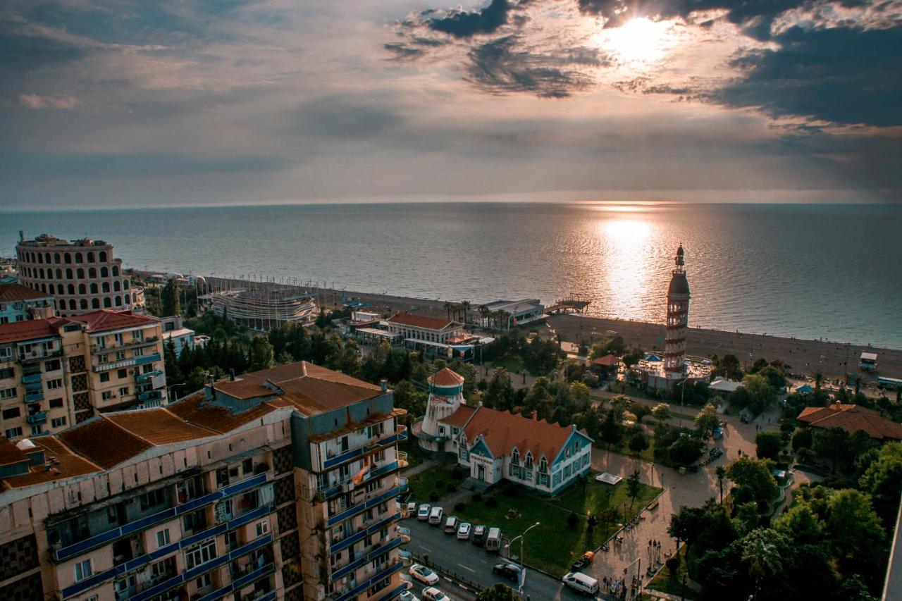 Orbi City - Aparthotel Near The Beach Batumi Esterno foto