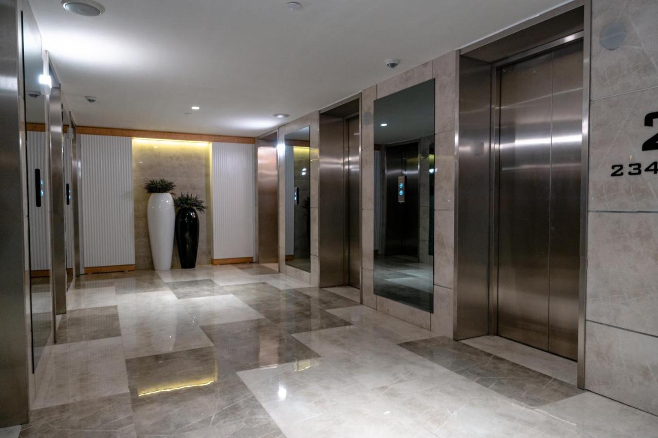 Orbi City - Aparthotel Near The Beach Batumi Esterno foto