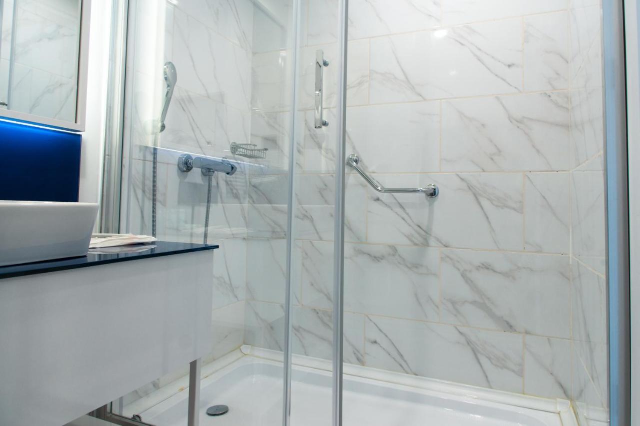 Orbi City - Aparthotel Near The Beach Batumi Esterno foto
