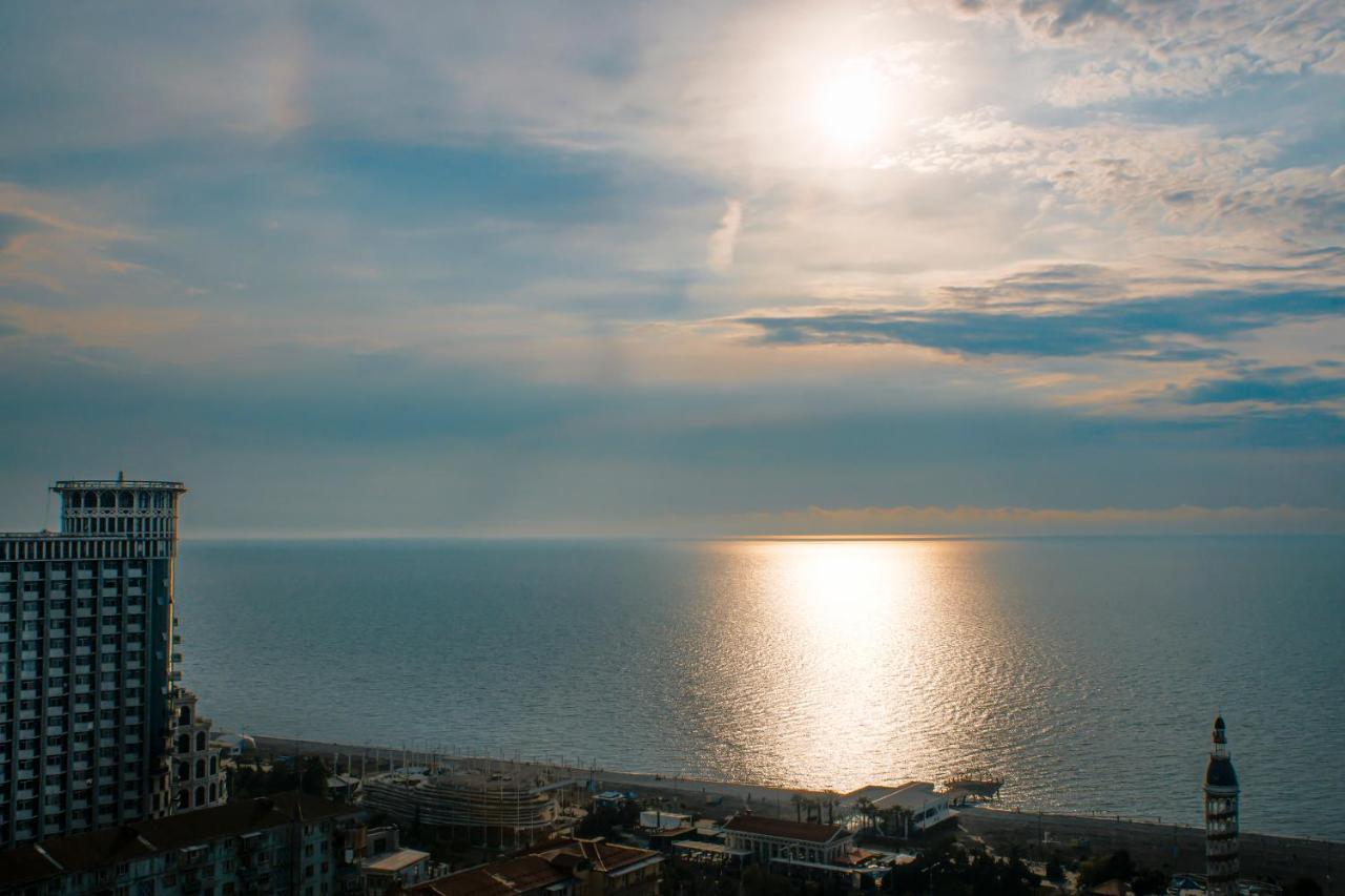 Orbi City - Aparthotel Near The Beach Batumi Esterno foto